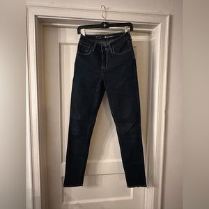 Levi’s high rise skinny jeans dark denim size 26 great condition